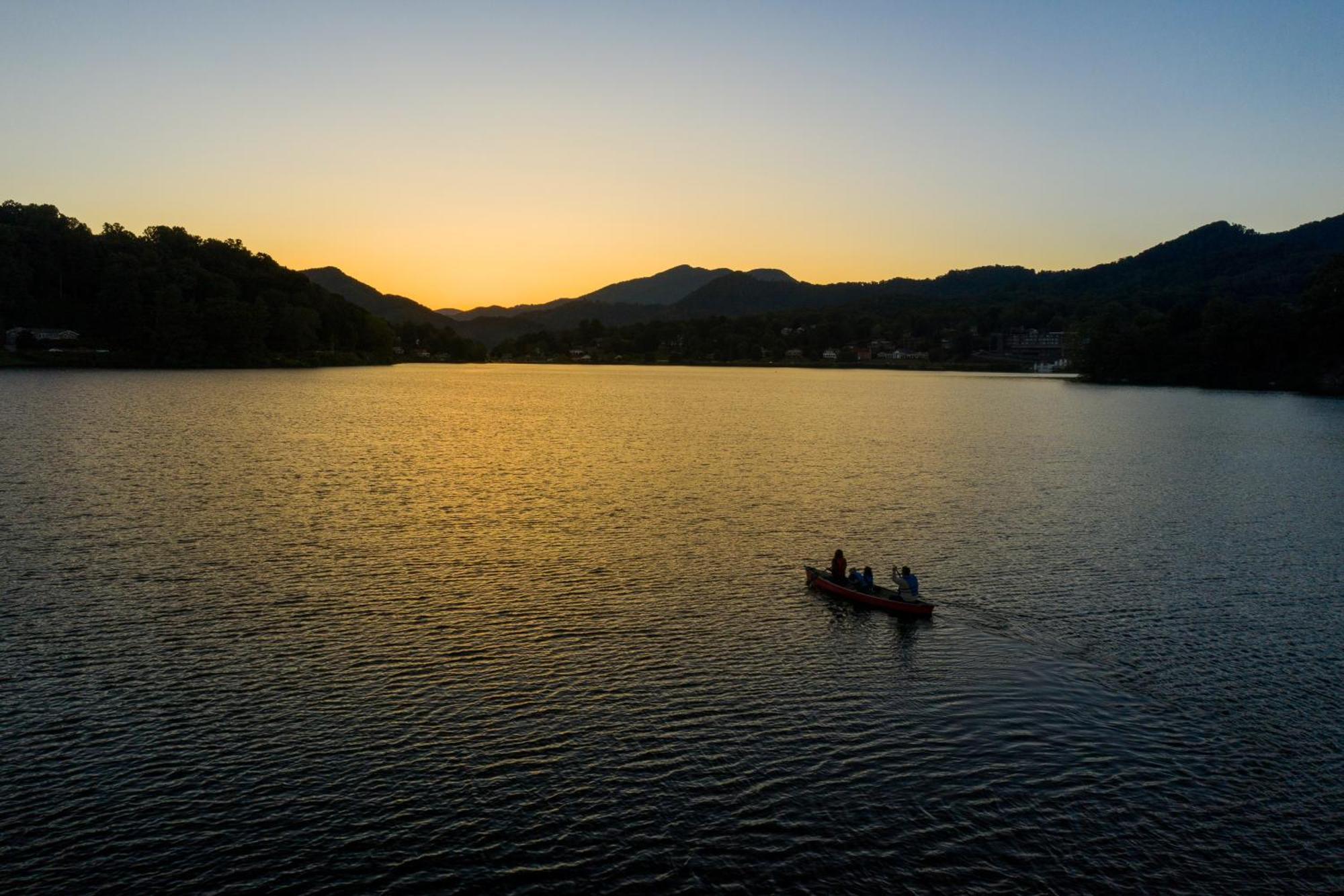 English Roses Lake Junaluska Exterior photo