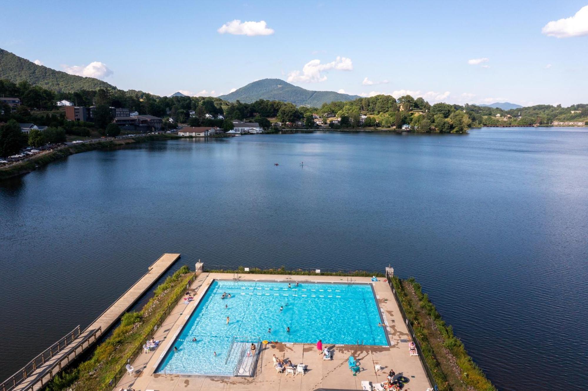 English Roses Lake Junaluska Exterior photo