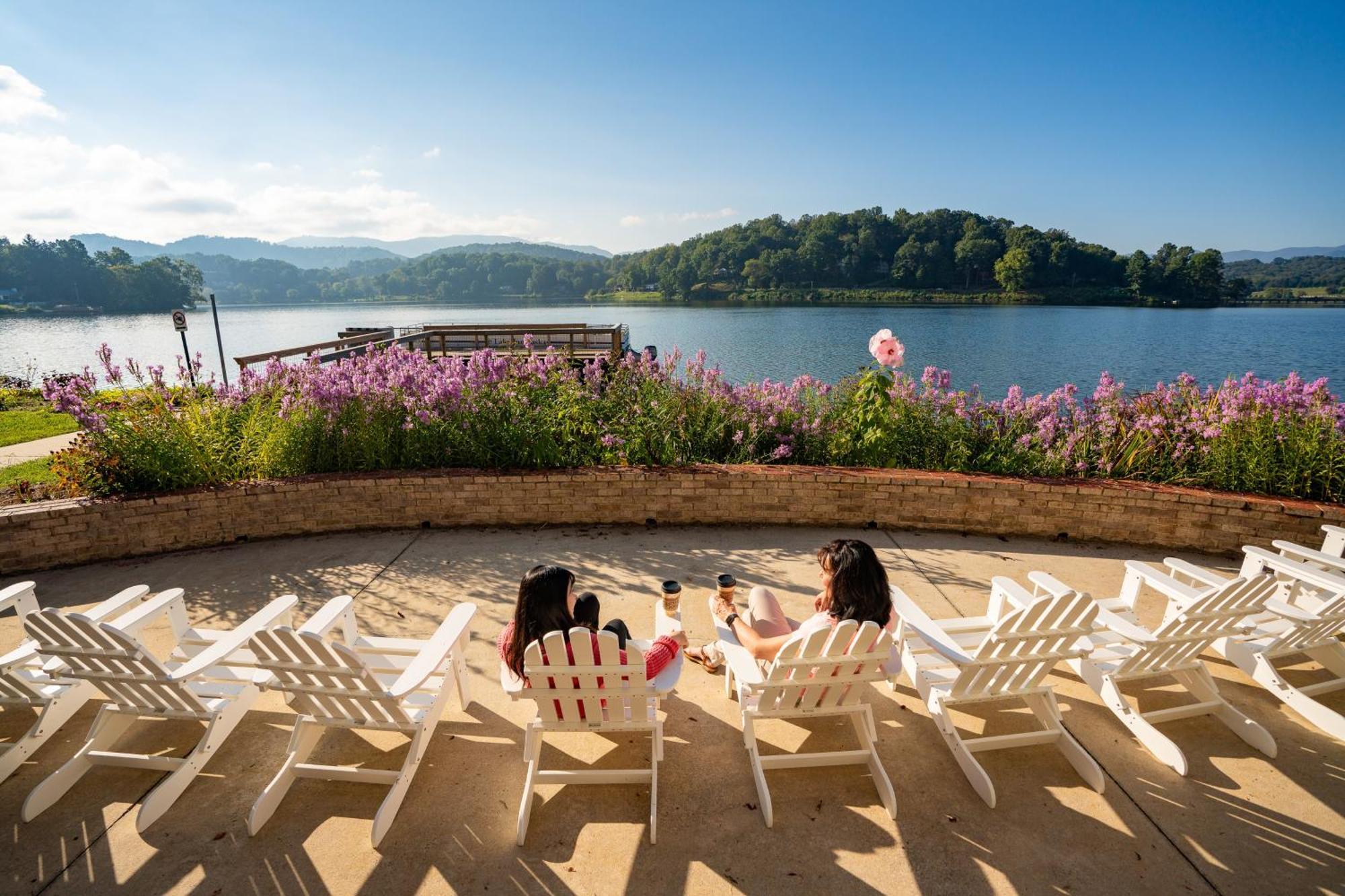 English Roses Lake Junaluska Exterior photo